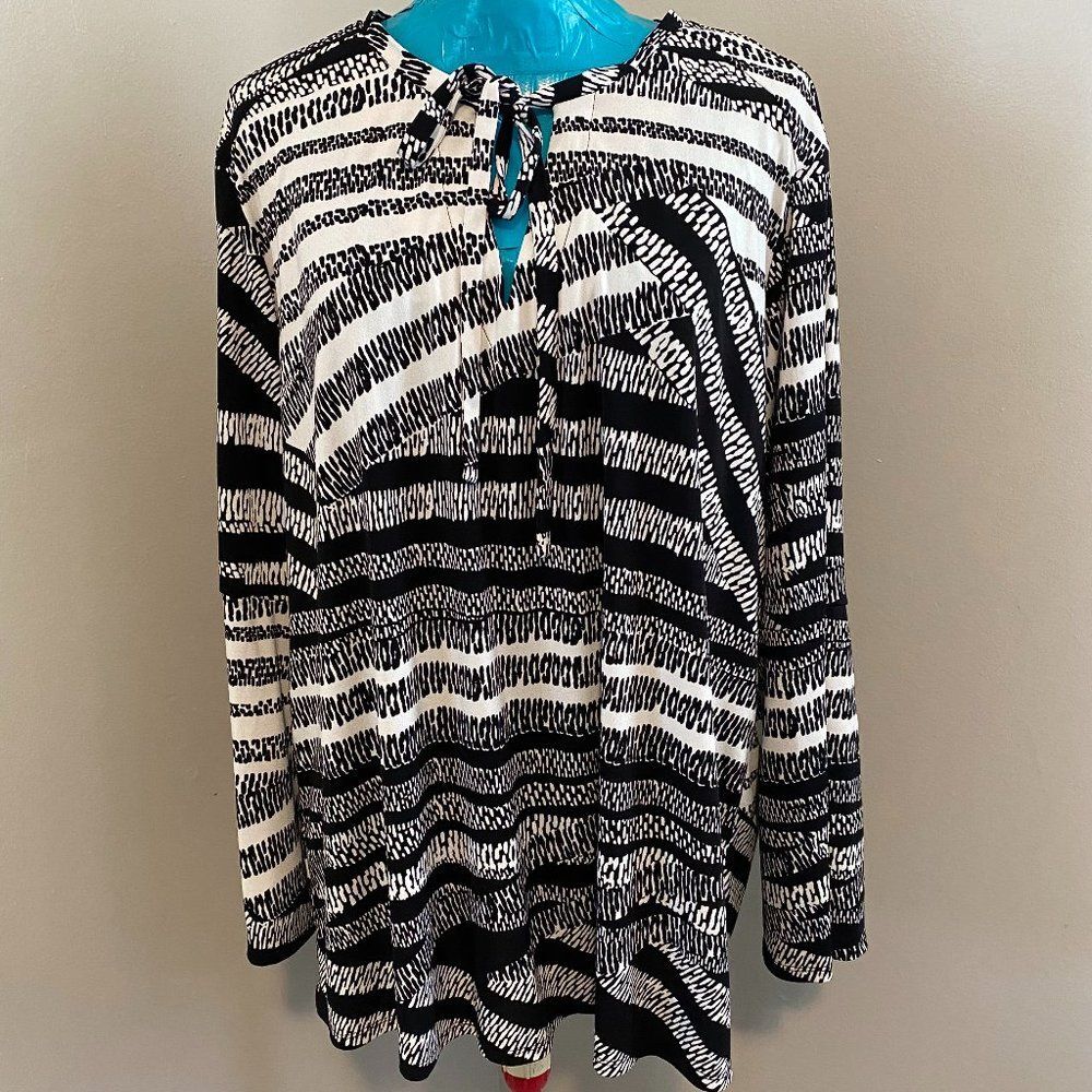 Cato Bell Sleeve Black & White V-neck Womens Tunic Size 18/20W
